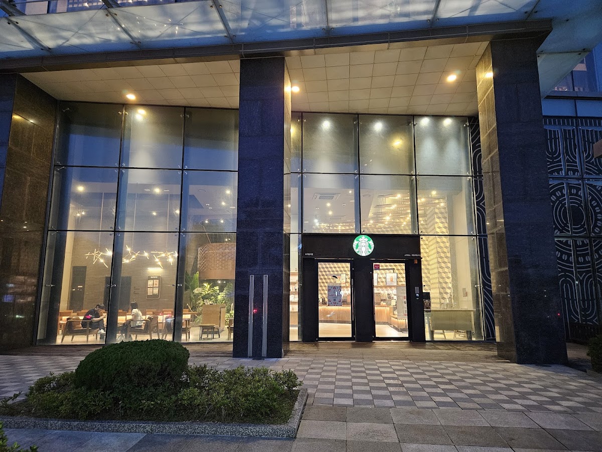 Starbucks Haeundae Dongbaek